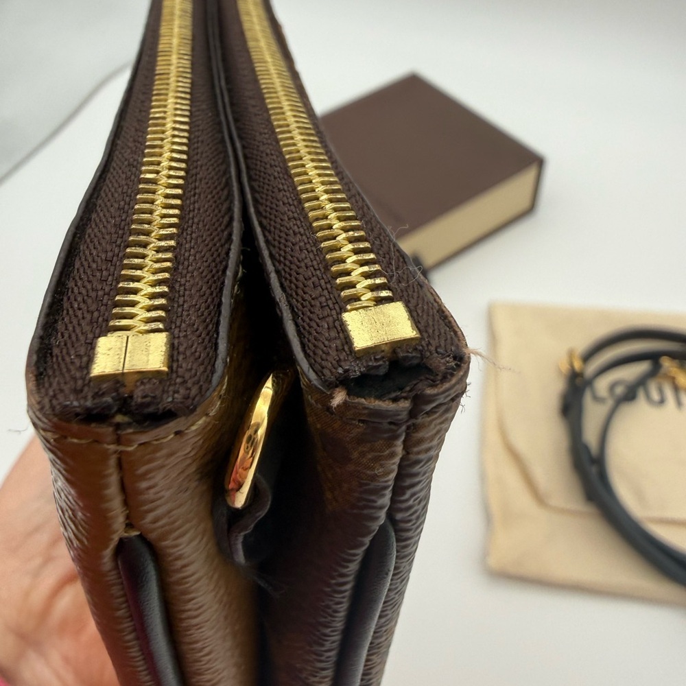 Louis Vuitton Reverse Giant Double Zip Pochette - Picture 7 of 16